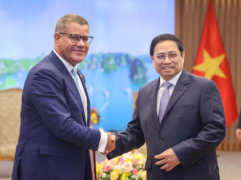 Thủ tướng Chính phủ Phạm Minh Chính và ông Alok Sharma, Bộ trưởng, Chủ tịch COP26 - Ảnh: VGP