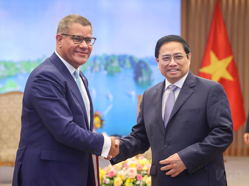 Prime Minister Pham Minh Chinh and COP26 President Alok Sharma (Photo: VGP)
