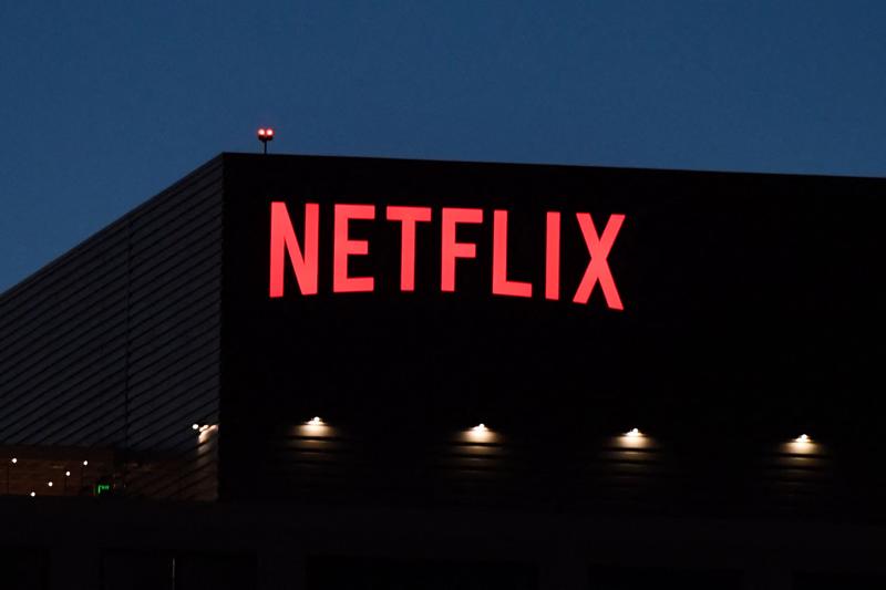 Trong quý 2, Netflix mất thêm 970.000 thuê bao, sau khi mất 200.000 thuê bao quý trước đó - Ảnh: Getty Images