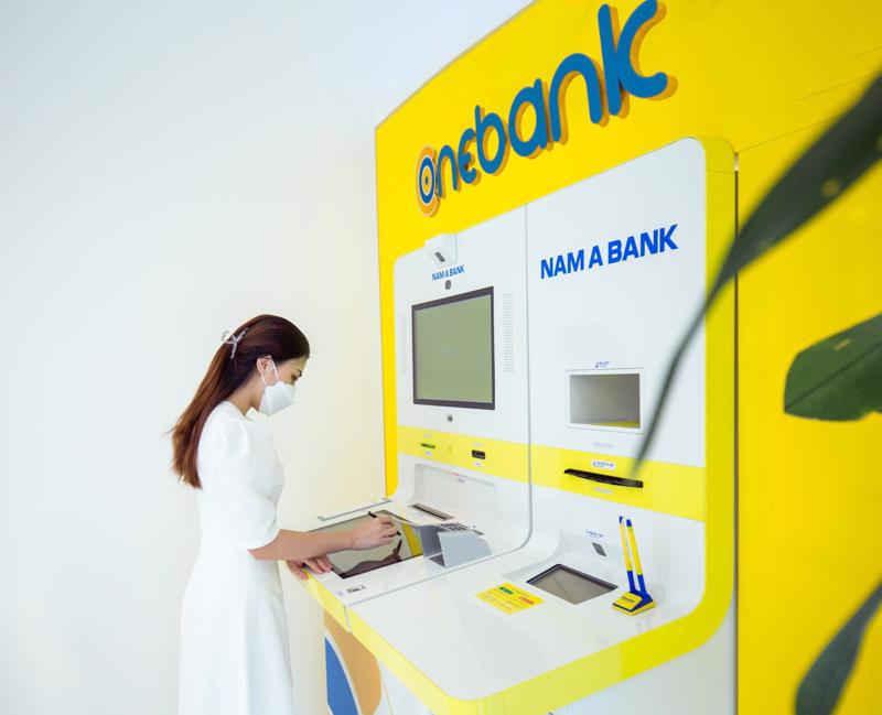 Số hóa giúp Nam A Bank giao dịch xuyên lễ, khách hàng an tâm tận hưởng.