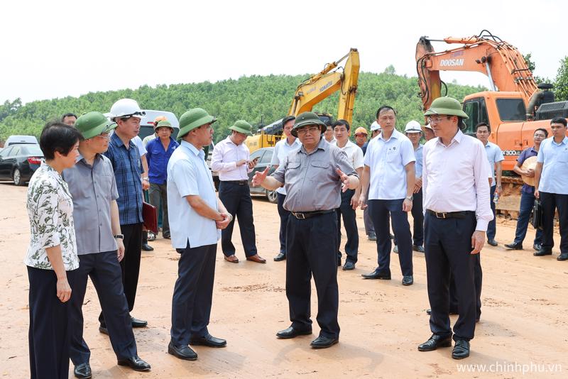 Thủ tướng Phạm Minh Chính đã đi kiểm tra, đôn đốc dự án cao tốc Tuyên Quang – Phú Thọ kết nối với cao tốc Nội Bài – Lào Cai. Ảnh VGP
