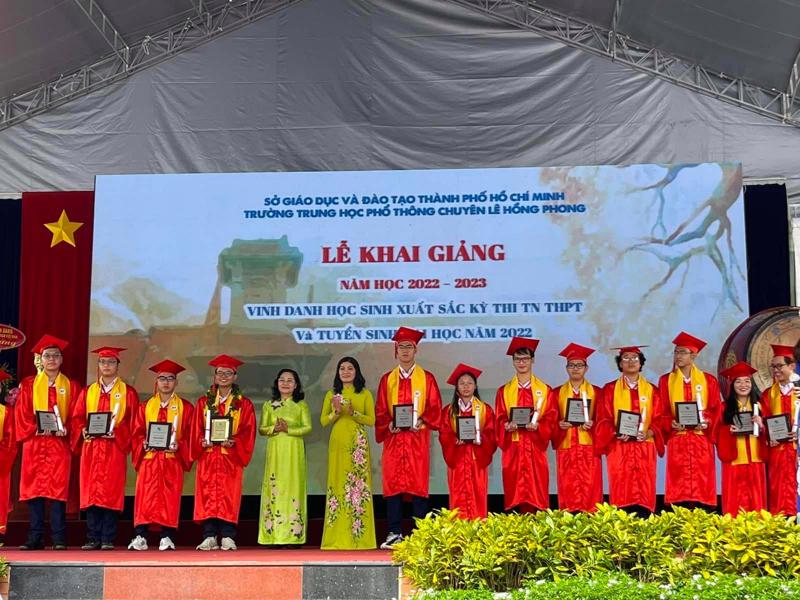 Lễ khai giảng năm học mới 2022 - 2023 tại trường trung học phổ thông chuyên Lê Hồng Phong, TP.HCM.