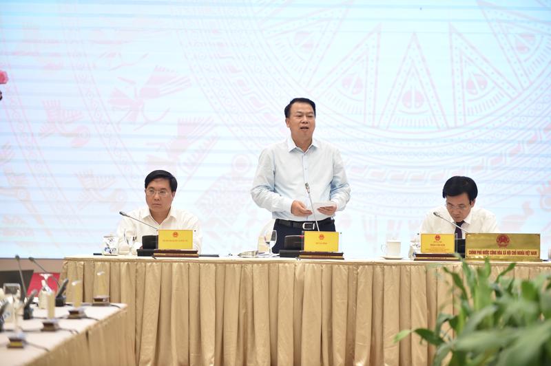 Thứ trưởng Bộ Tài chính Nguyễn Đức Chi trả lời báo chí tại họp báo - Ảnh: VGP