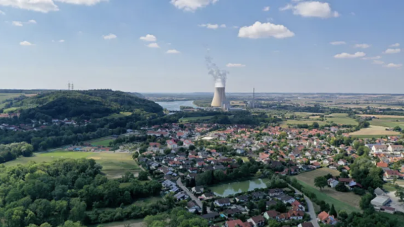 Nhà máy điện hạt nhân Isar của Đức nhìn từ xa - Ảnh: Getty/CNBC.
