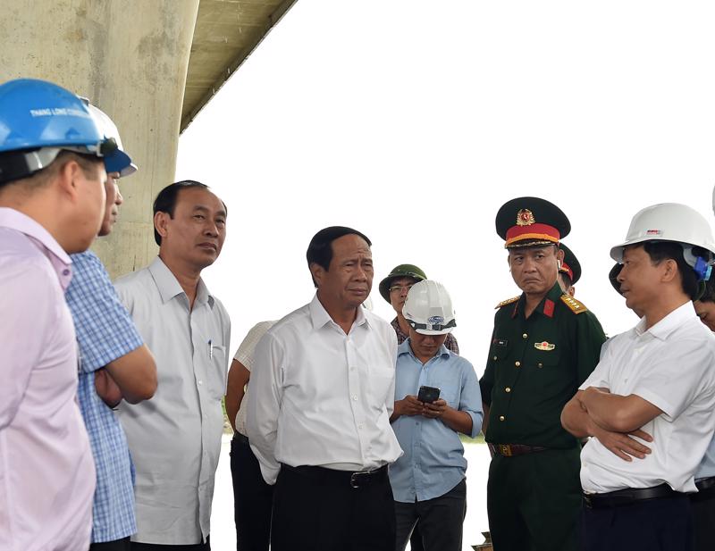 Phó Thủ tướng Lê Văn Thành kiểm tra thực địa đoạn cao tốc tuyến Bắc - Nam sẽ hoàn thành trong năm nay - Ảnh: VGP.