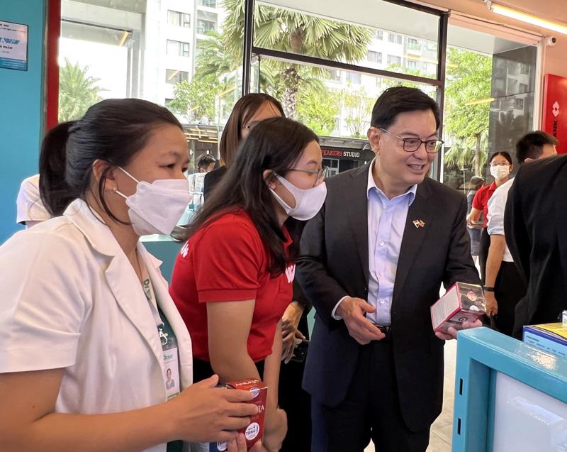 Phó Thủ tướng Singapore Heng Swee Keat thăm cửa hàng WIN tại chung cư New City, phường Bình Khánh, thành phố Thủ Đức, Tp.HCM.