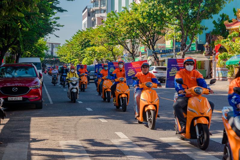 Ngay sau lễ ký kết, là lễ ra quân chính thức của 100 lái xe dịch vụ AhaFast tại thành phố Đà Nẵng.