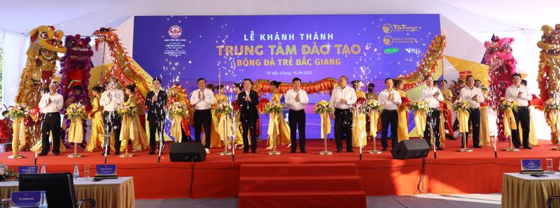 Lễ khánh thành Trung tâm Đào tạo bóng đá trẻ Bắc Giang diễn ra vào chiều 15/9 tại sân vận động tỉnh Bắc Giang. 