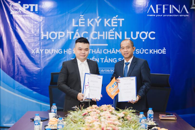 Ông Phạm Thanh Tùng - Phó Tổng giám đốc công ty Affina (trái) và Ông Phạm Thái Vân - Phó Giám đốc PTI HCM (phải).