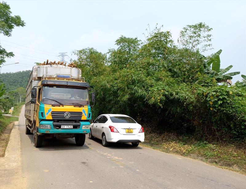 UBND tỉnh Quảng Nam đề xuất dự kiến chỉ thu phí đối với các xe vận chuyển hàng hóa qua lại Cửa khẩu quốc tế Nam Giang, không ảnh hưởng đến quyền lợi của người dân đi lại trên tuyến đường này.