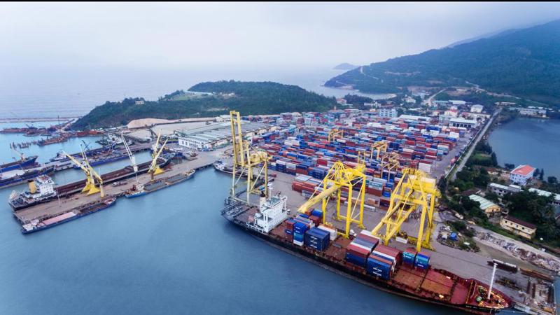 Hàng hóa qua cảng Đà Nẵng đang có sự tăng trưởng mạnh, giúp hải quan sắp hoàn thành chỉ tiêu thu ngân sách