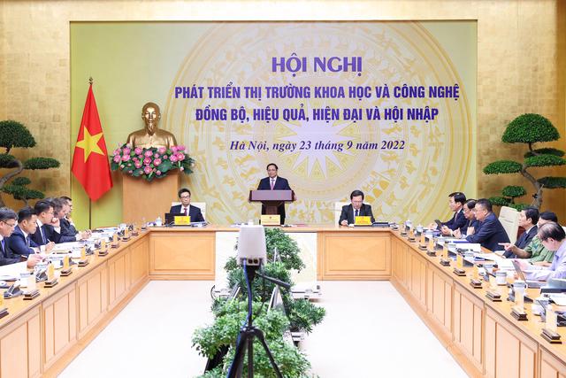 PM Pham Minh Chinh (standing) at the event (Photo from VGP)