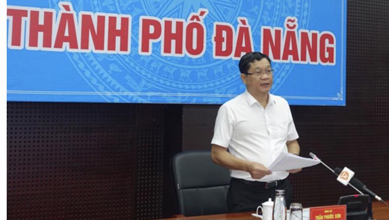 Ông Trần Phước Sơn, Phó Chủ tịch UBND TP . Đà Nẵng chỉ đạo tại cuộc họp  triển khai công tác phòng chống bão NORU.