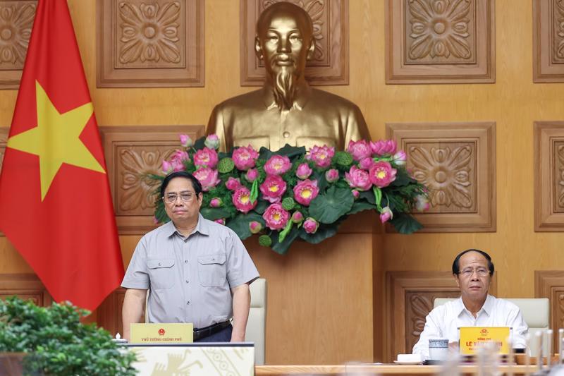 Thủ tướng Chính phủ Phạm Minh Chính chủ trì cuộc họp khẩn ứng phó với bão số 4. Ảnh - VGP. 