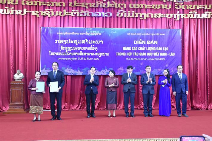 24 biên bản ghi nhớ và thỏa thuận hợp tác được ký kết tại Diễn đàn nâng cao chất lượng đào tạo trong hợp tác giáo dục Việt Nam - Lào