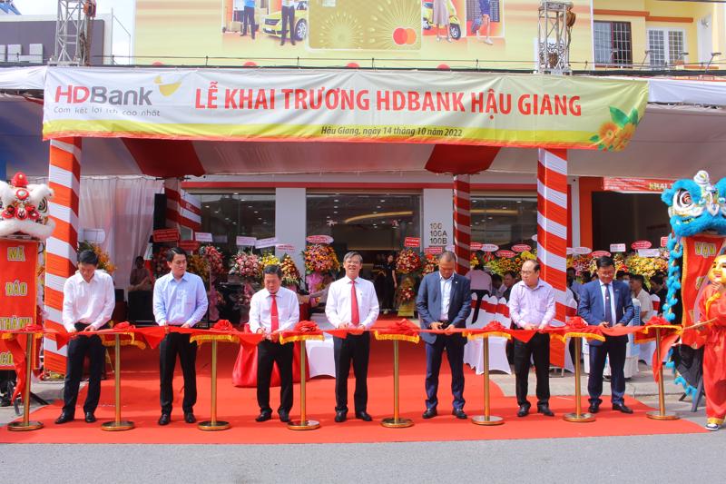 HDBank khai trương trụ sở mới HDBank Hậu Giang tại số 100-100A-100B, đường Nguyễn Thái Học, phường 1, thành phố Vị Thanh, tỉnh Hậu Giang.
