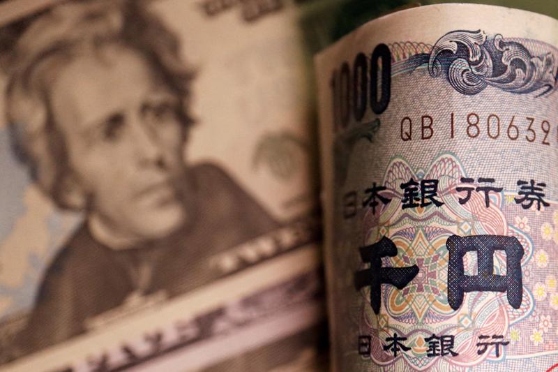 Tỷ giá đồng Yên so với USD đang ở mức thấp nhất trong hơn 30 năm - Ảnh: Reuters