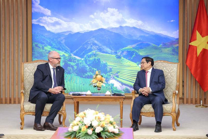 Thủ tướng Chính phủ Phạm Minh Chính đã tiếp Thượng nghị sĩ, đồng Bộ trưởng phụ trách Thương mại và Sản xuất Australia Tim Ayres - Ảnh: VGP