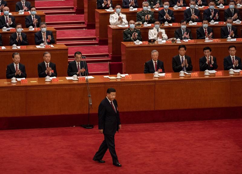 Tổng Bí thư, Chủ tịch Trung Quốc Tập Cận Bình bước lên sân khấu trong Lễ khai mạc Đại hội đại biểu toàn quốc lần thứ 20 của Đảng Cộng sản Trung Quốc tại Bắc Kinh ngày 16/10 - Ảnh: Getty Images)