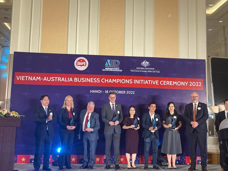 The six Vietnamese and Australian Business Champions.