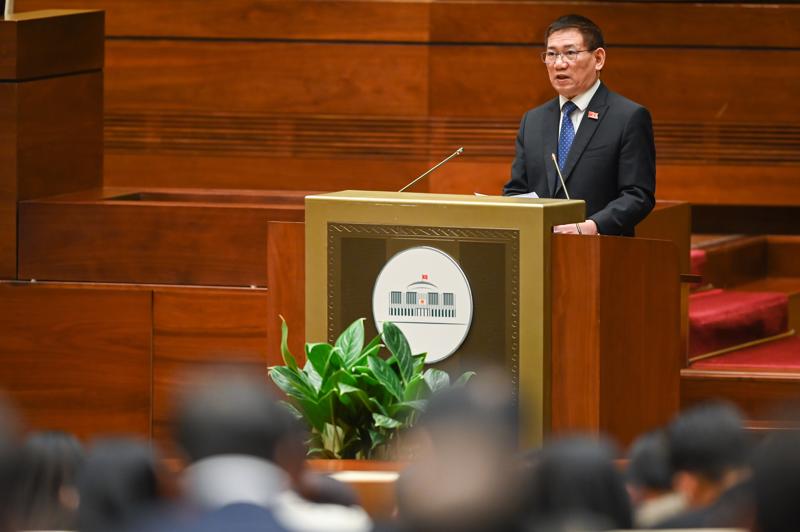 Bộ trưởng Bộ Tài chính Hồ Đức Phớc trình bày báo cáo đánh giá tình hình thực hiện ngân sách nhà nước năm 2022.