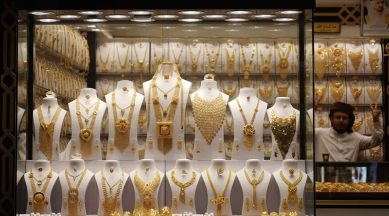 Một cửa hiệu nữ trang trong chợ vàng Dubai Gold Souk ở Dubai - ẢNh: Getty/CNBC.
