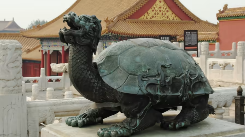 Tờ Financial Times nhận định Trung Quốc đã từ "con rồng" châu Á trở thành "con rùa" về tăng trưởng - Ảnh: FT