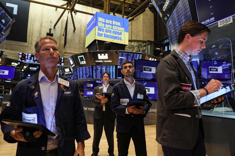 Các nhà giao dịch cổ phiếu trên sàn NYSE ở New York, Mỹ - Ảnh: CNBC.