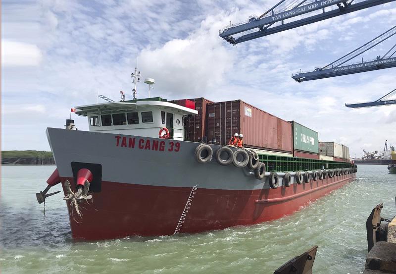Lượng hàng hóa thông qua tuyến vận tải thủy Việt Nam - Campuchia ngày càng tăng, riêng hàng container thông qua tuyến tăng trung bình 20%/năm.