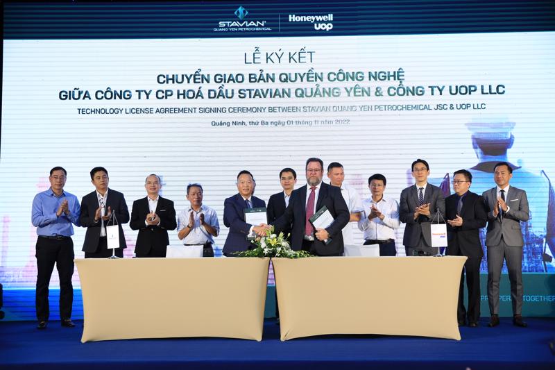 Ký kết chuyển giao bản quyền công nghệ giữa Công ty Cổ phần Hoá dầu Stavian Quảng Yên & Honeywell UOP.