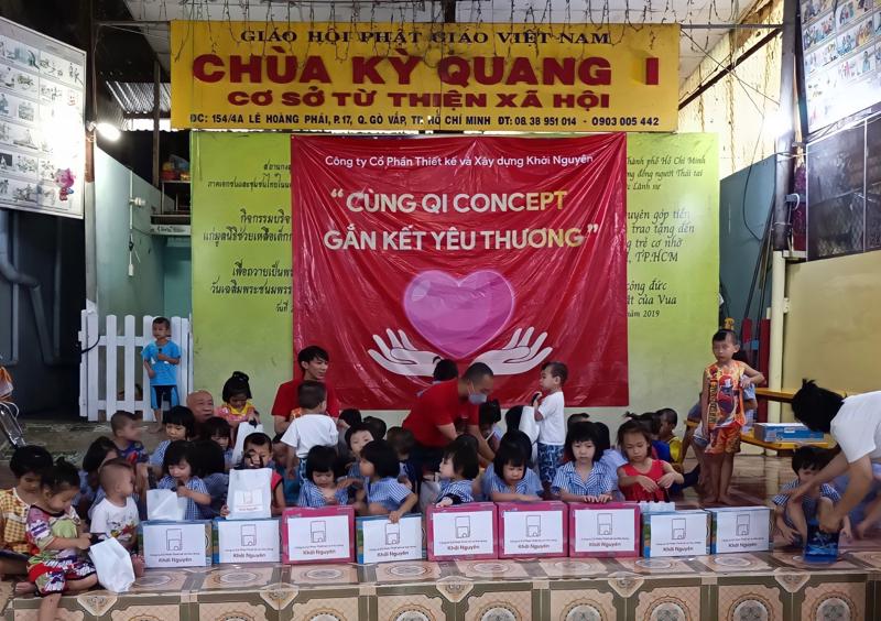 Qi Concept trao tặng những phần quà cho các em nhỏ đang được nuôi dưỡng tại “Mái ấm tình thương” Chùa Kỳ Quang 2 Gò Vấp .