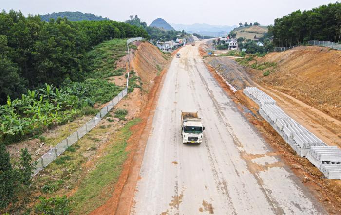 Đoạn Hậu Giang - Cà Mau có chiều dài hơn 73km đi qua 4 tỉnh, với tổng mức đầu tư hơn 17.150 tỷ đồng.