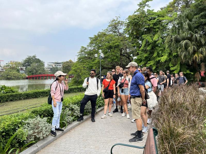 Hanoi posts rising tourist numbers in 10M