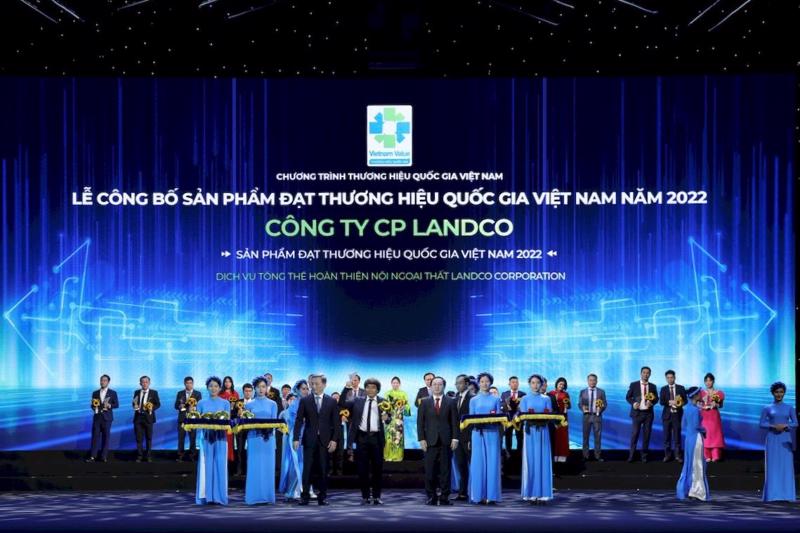 The Landco Corporation receives a ‘Vietnam Value Brand’ certificate.