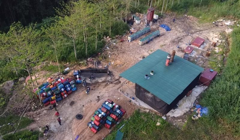 Cơ sở tái chế dầu nhớt thải trái phép được đầu tư quy mô lớn của đối tượng Hồ Đức Sỹ nằm trên địa bàn xã Nghĩa Dũng, huyện Tân Kỳ (tỉnh Nghệ An)