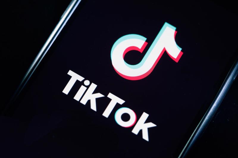TikTok đang phát triển không ngừng với những xu hướng mới lạ và sáng tạo. Hãy cùng xem liệu giảm mục tiêu doanh thu có tác động gì đến sự phát triển của nền tảng hấp dẫn này. Đừng bỏ lỡ cơ hội để cập nhật thông tin mới nhất về TikTok trên kênh Nhịp!