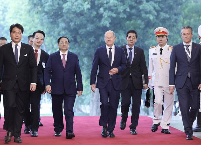 Thủ tướng Chính phủ Phạm Minh Chính chủ trì lễ đón Thủ tướng Olaf Scholz và Đoàn đại biểu cấp cao Đức thăm chính thức Việt Nam chiều ngày 13/11 - Ảnh: VGP
