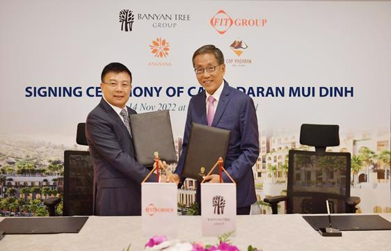 Ông Nguyễn Văn Sang - Chủ tịch tập đoàn F.I.T và ông Ho Kwon Ping – Chủ tịch tập đoàn Banyan Tree kí kết hợp tác tại Thái Lan vào ngày 14/11/2022.