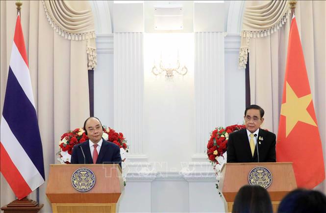 Chủ tịch nước Nguyễn Xuân Phúc và Thủ tướng Vương quốc Thái Lan Prayut Chan-o-cha gặp gỡ báo chí - Ảnh: TTXVN