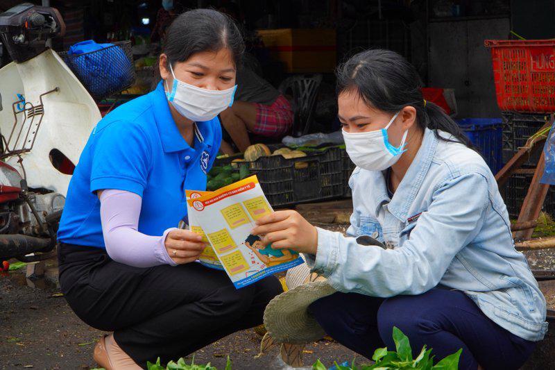 Tuyên truyền chính sách bảo hiểm xã hội đến người dân. Ảnh - Bảo hiểm xã hội Việt Nam. 