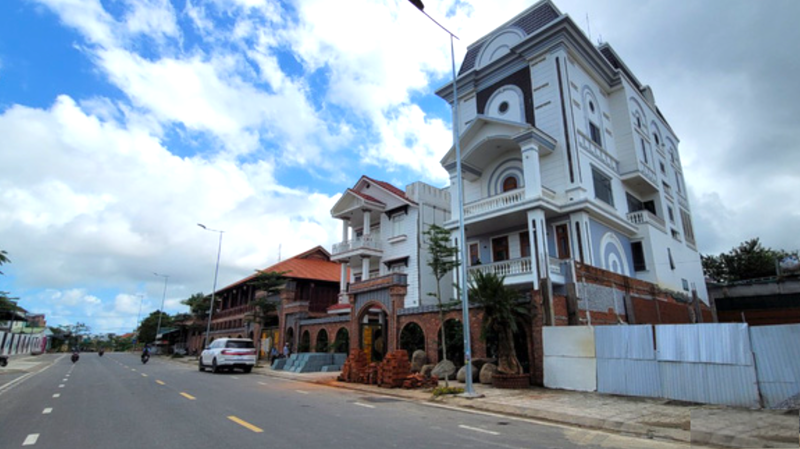 Tòa biệt thự có vị trị tại phường Chánh Lộ, TP. Quảng Ngãi, tỉnh Quảng Ngãi.