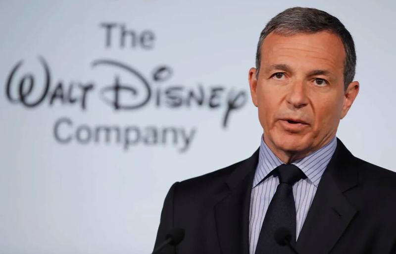 Disney CEO, Bob Chapek, là người đã đưa thương hiệu Disney đến với những kỷ lục mới và giữ vị trí đứng đầu trong ngành giải trí. Hình ảnh này sẽ giúp bạn hiểu hơn về sự thành công và những ấn tượng của ông trong công việc.