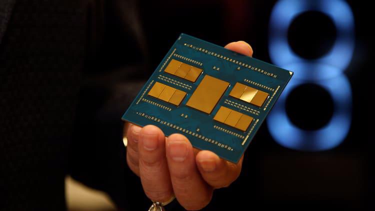 AMD vượt qua Intel, (Ảnh: CNBC) 