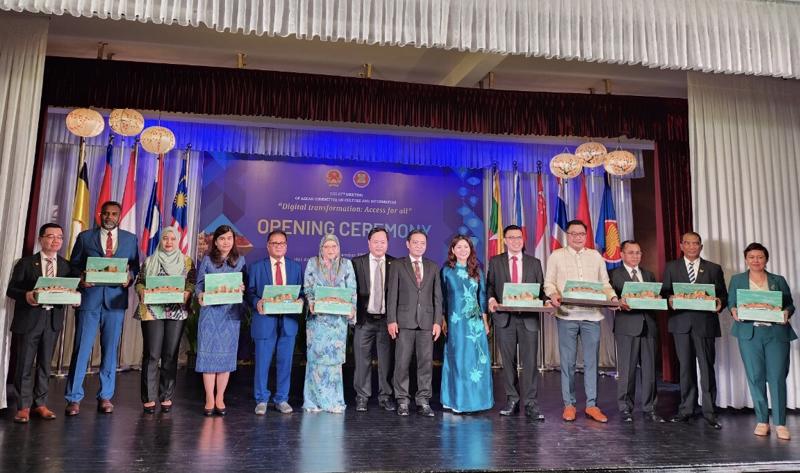 Các đại biểu quốc tế tham dự Hội nghị lần thứ 57 Ủy ban Văn hóa-Thông tin ASEAN tại Hội An, Quảng Nam