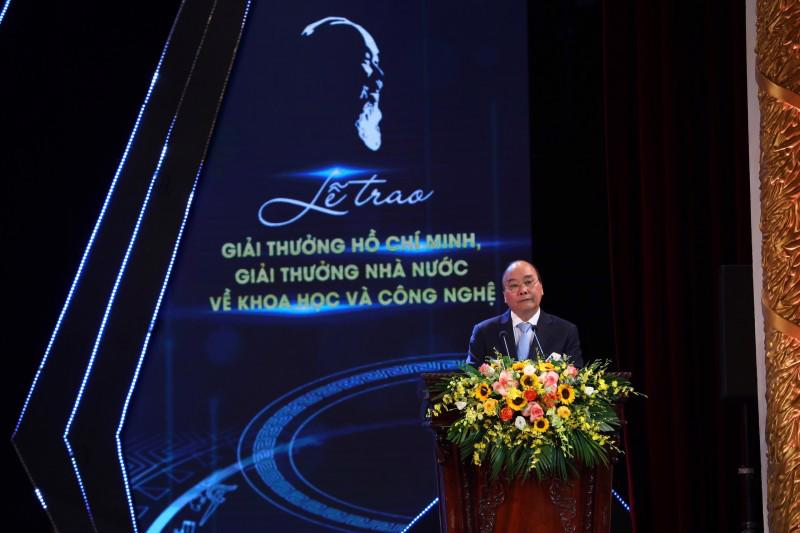 Chủ tịch nước Nguyễn Xuân Phúc phát biểu tại Lễ trao Giải thưởng Hồ Chí Minh, Giải thưởng Nhà nước về khoa học và công nghệ