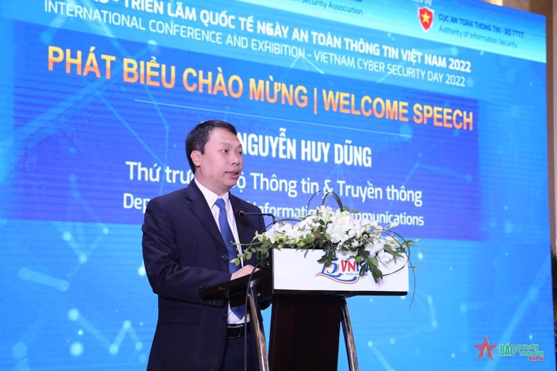 Thứ trưởng Bộ Thông tin và Truyền thông Nguyễn Huy Dũng phát biểu tại Hội thảo- Triển lãm quốc tế Ngày An toàn thông tin Việt Nam 2022.