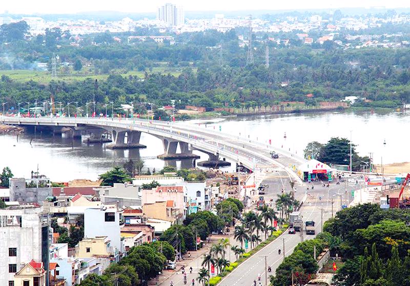 Cầu An Hảo bắc qua sông Đồng Nai kết nối trung tâm TP. Biên Hòa với nút giao thông ngã ba Vũng Tàu, cửa ngõ phía đông vào TP.HCM.