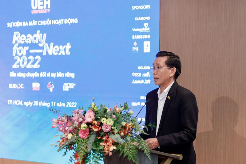 GS.TS. Sử Đình Thành phát biểu công bố chương trình “Ready for Next - Sẵn sàng chuyển đổi cho sự phát triển bền vững” sáng 30/11 tại UEH.