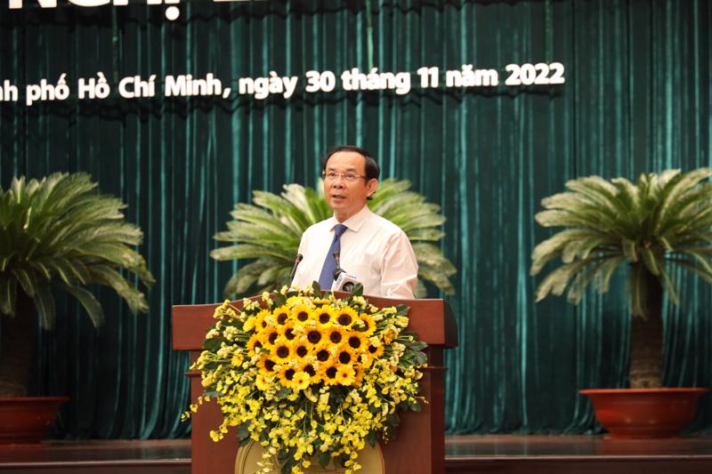 Bí thư thành ủy Nguyễn Văn Nên phát biểu tại Hội nghị lần thứ 19 thảo luận về các dự thảo báo cáo kinh tế xã hội sáng 30/11.