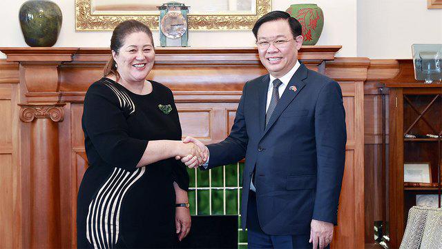 Chủ tịch Quốc hội Vương Đình Huệ và Toàn quyền New Zealand Dame Cindy Kiro - Ảnh: Quochoi.vn